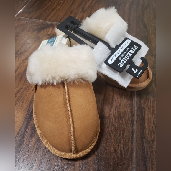 Fireside by Dearfoams Sydney Water Resistant Genuine Shearling Scuff Slipper - Picture 4 of 5